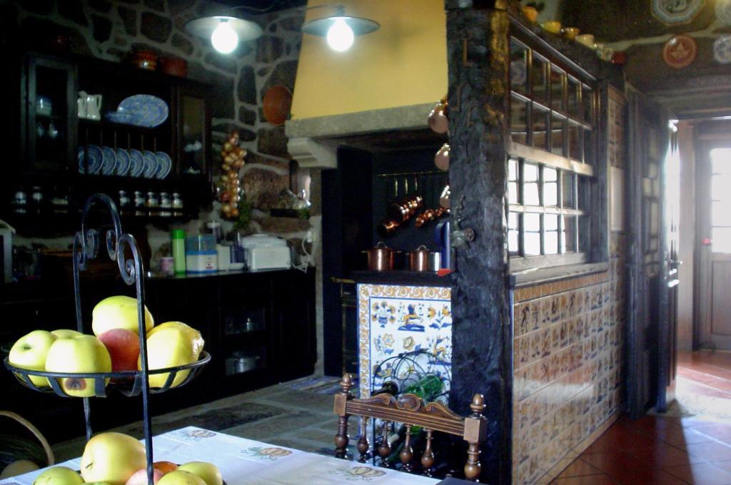 Casa Do Meio Do Povo - Turismo De Habitacao シャヴェス エクステリア 写真